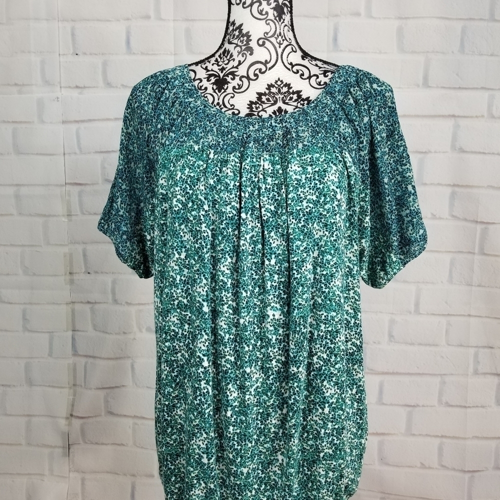 Ann Taylor Loft size m geo print short sleeve top